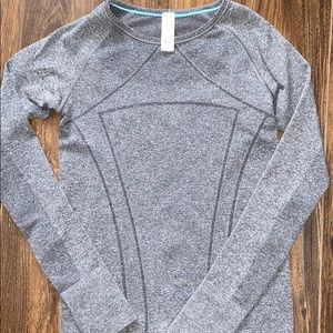 Lululemon/ Iviva swiftly tech long sleeve